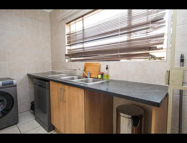 3 BEDROOM TOWNHOUSE FOR SALE IN THATCHFIELD